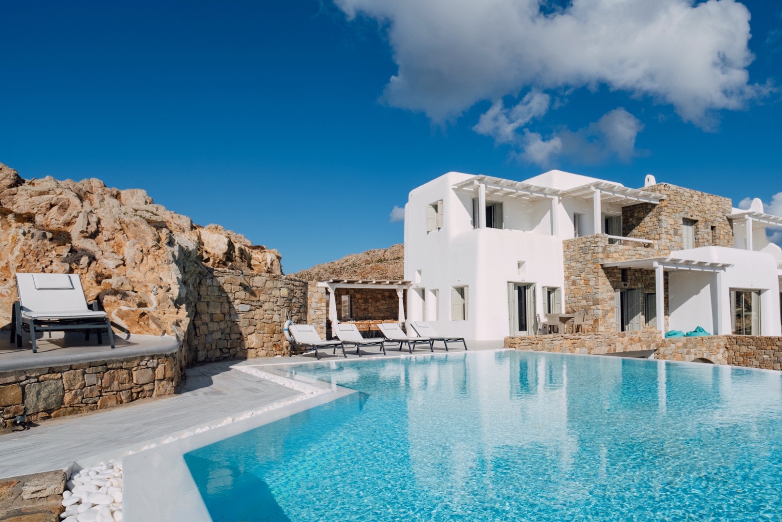 Mykonos villa with infinity pool