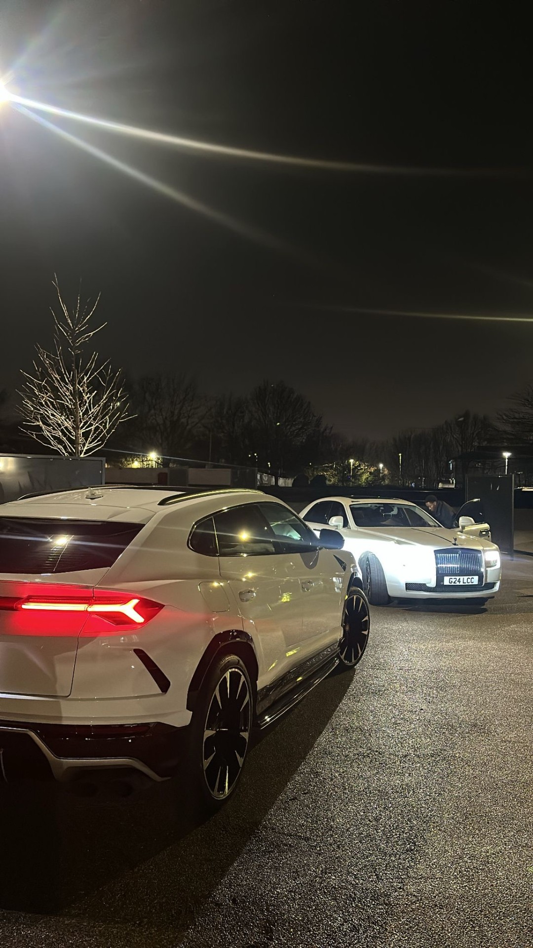 Lamborghini Urus and Rolls-Royce Ghost in London at night