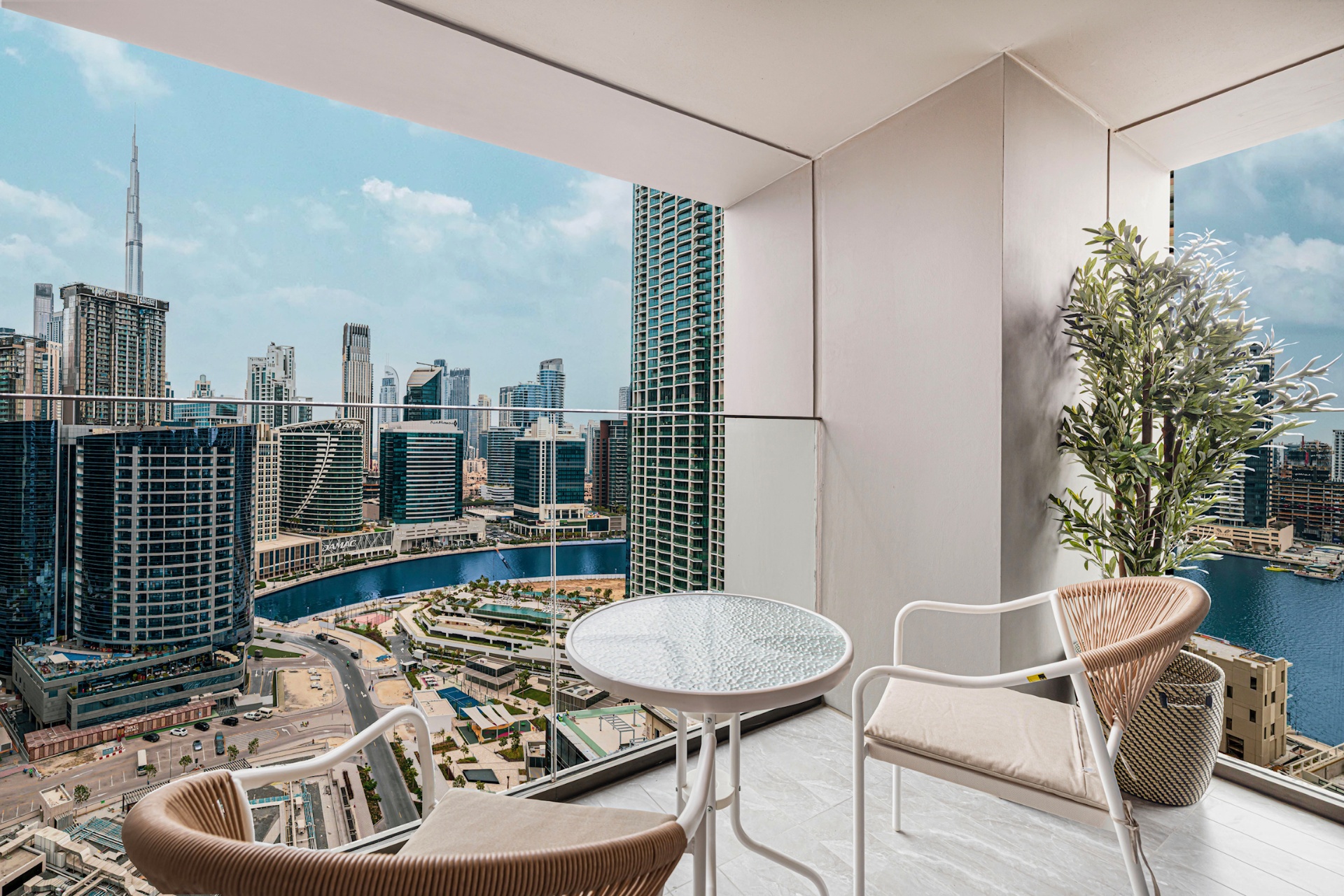 Premium stay with Dubai skyline view